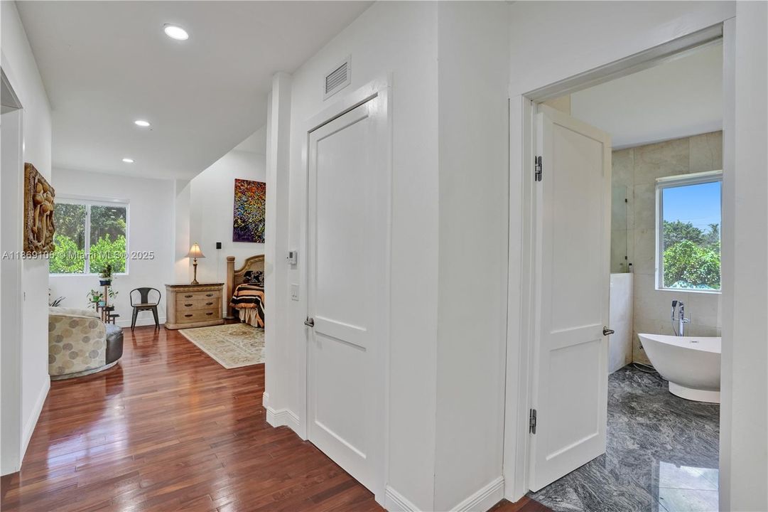 待售: $3,750,000 (5 贝兹, 5 浴室, 6308 平方英尺)