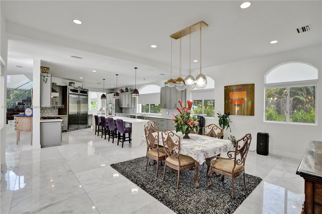 待售: $3,750,000 (5 贝兹, 5 浴室, 6308 平方英尺)