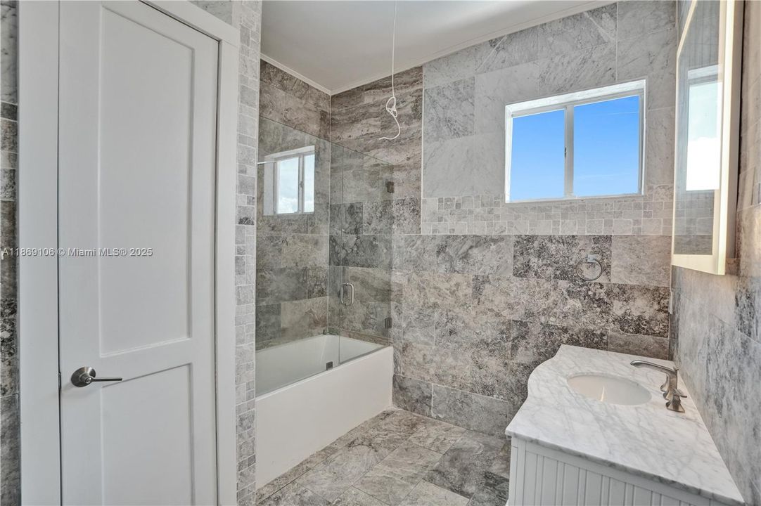 待售: $3,750,000 (5 贝兹, 5 浴室, 6308 平方英尺)