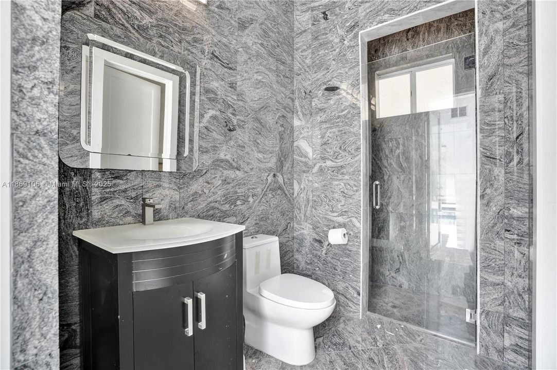 待售: $3,750,000 (5 贝兹, 5 浴室, 6308 平方英尺)