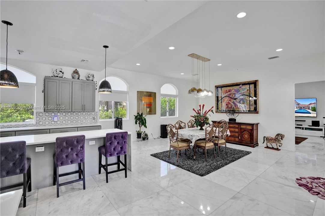 待售: $3,750,000 (5 贝兹, 5 浴室, 6308 平方英尺)