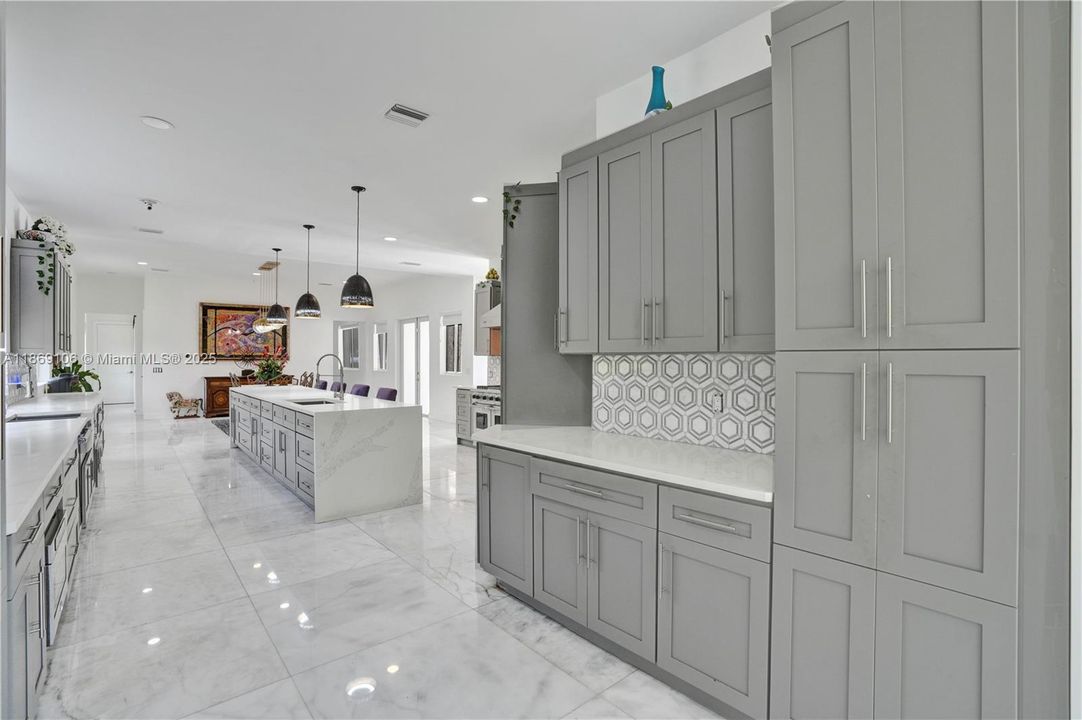 待售: $3,750,000 (5 贝兹, 5 浴室, 6308 平方英尺)