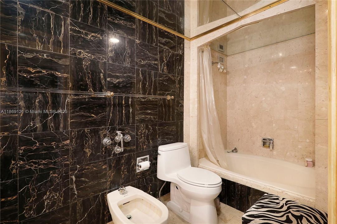 Active With Contract: $3,850 (3 beds, 3 baths, 2320 Square Feet)