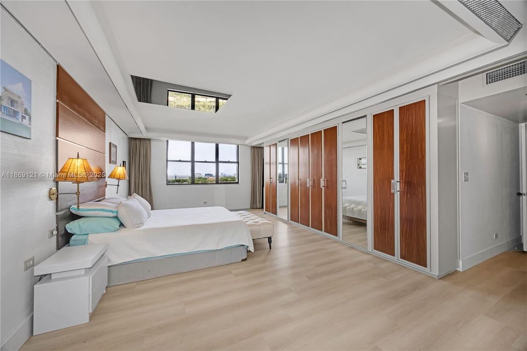 Active With Contract: $3,850 (3 beds, 3 baths, 2320 Square Feet)