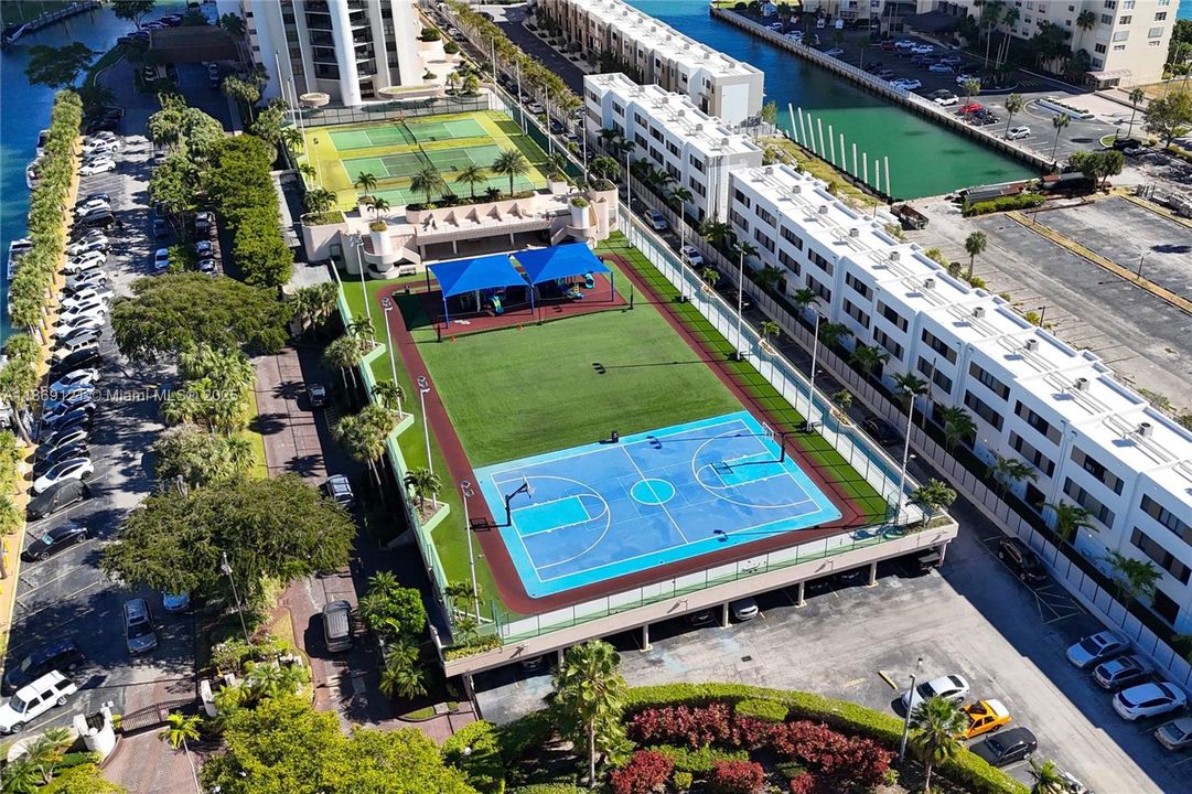 Active With Contract: $3,850 (3 beds, 3 baths, 2320 Square Feet)