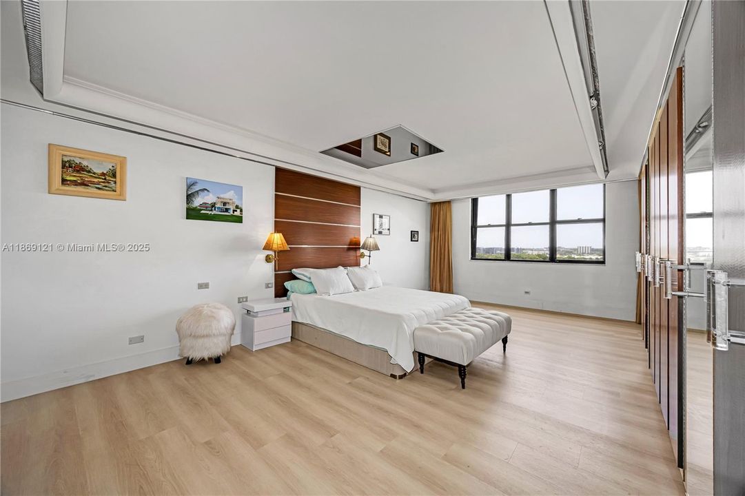 Active With Contract: $3,850 (3 beds, 3 baths, 2320 Square Feet)