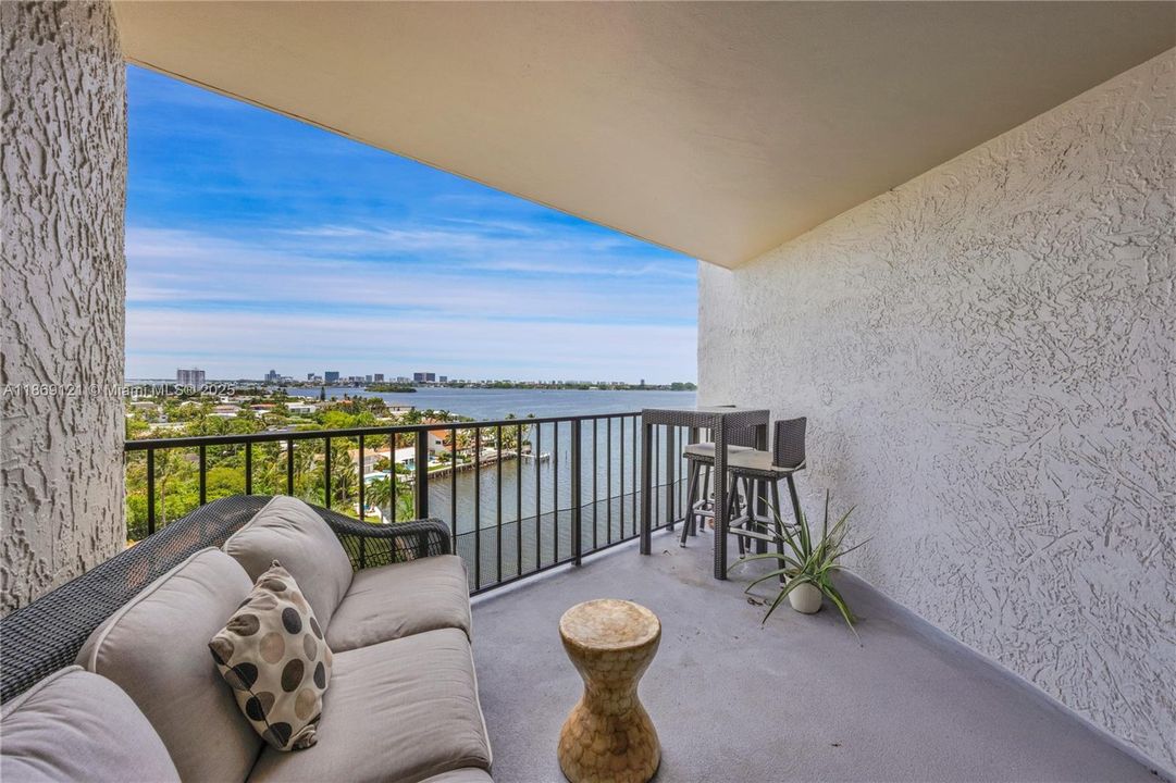 Active With Contract: $3,850 (3 beds, 3 baths, 2320 Square Feet)