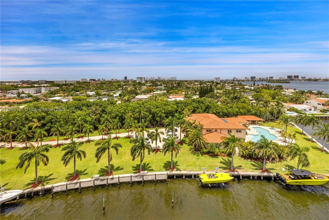 Active With Contract: $3,850 (3 beds, 3 baths, 2320 Square Feet)