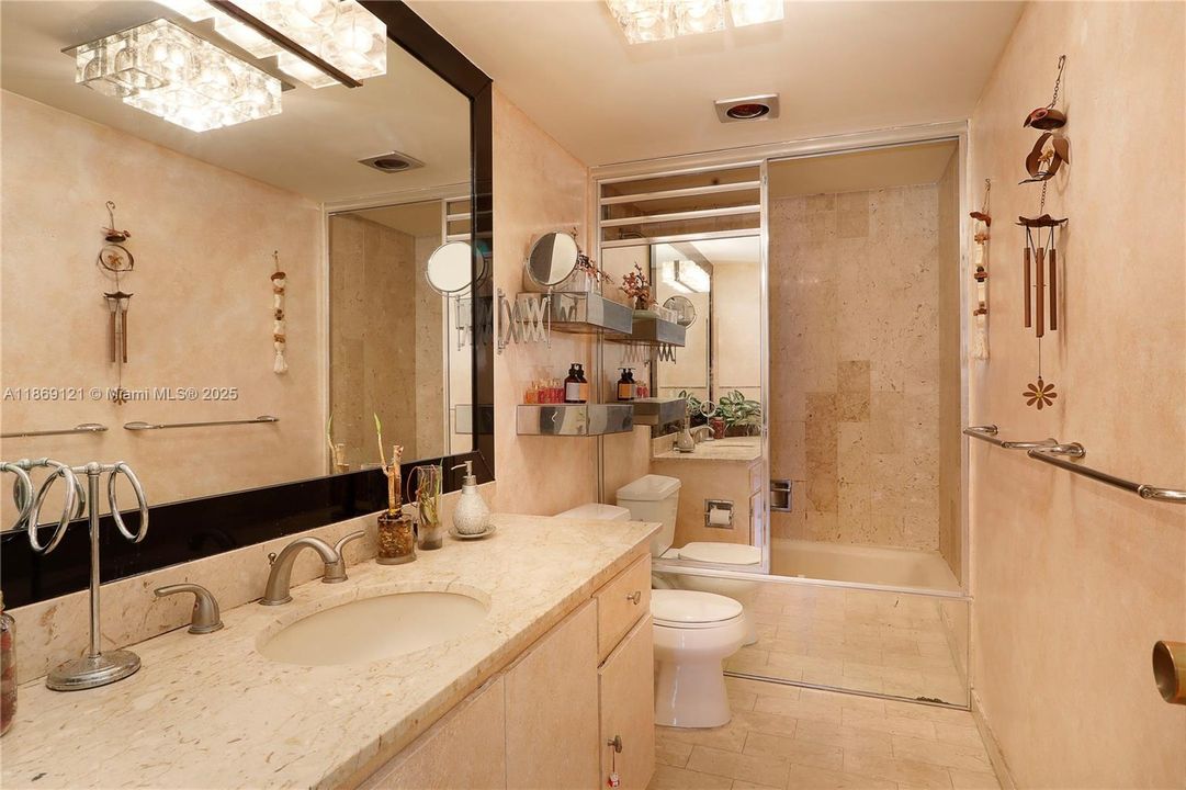 Active With Contract: $3,850 (3 beds, 3 baths, 2320 Square Feet)