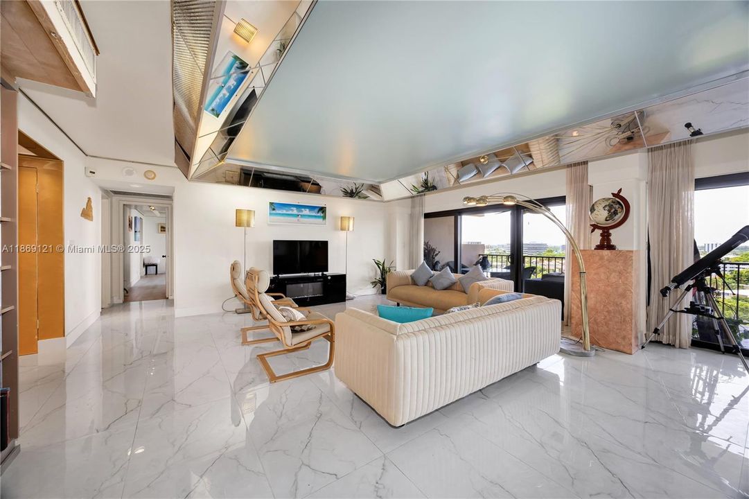 Active With Contract: $3,850 (3 beds, 3 baths, 2320 Square Feet)