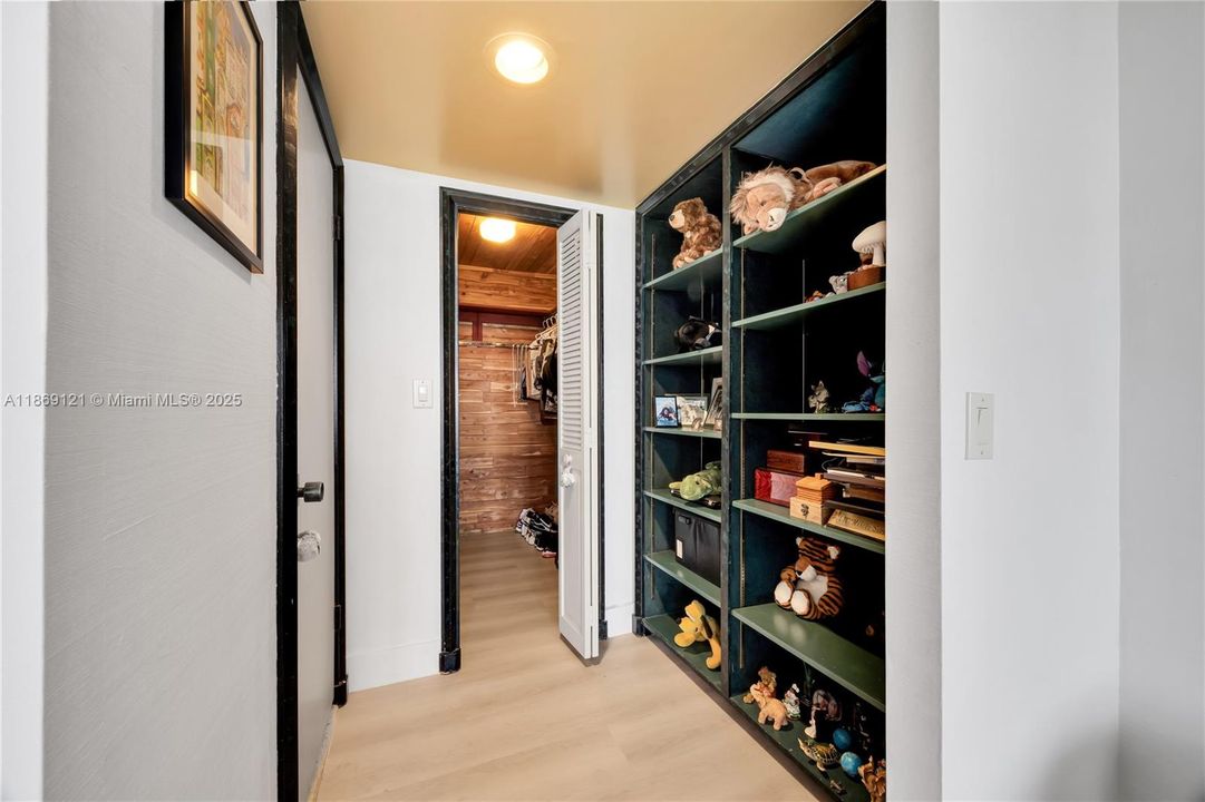 Active With Contract: $3,850 (3 beds, 3 baths, 2320 Square Feet)