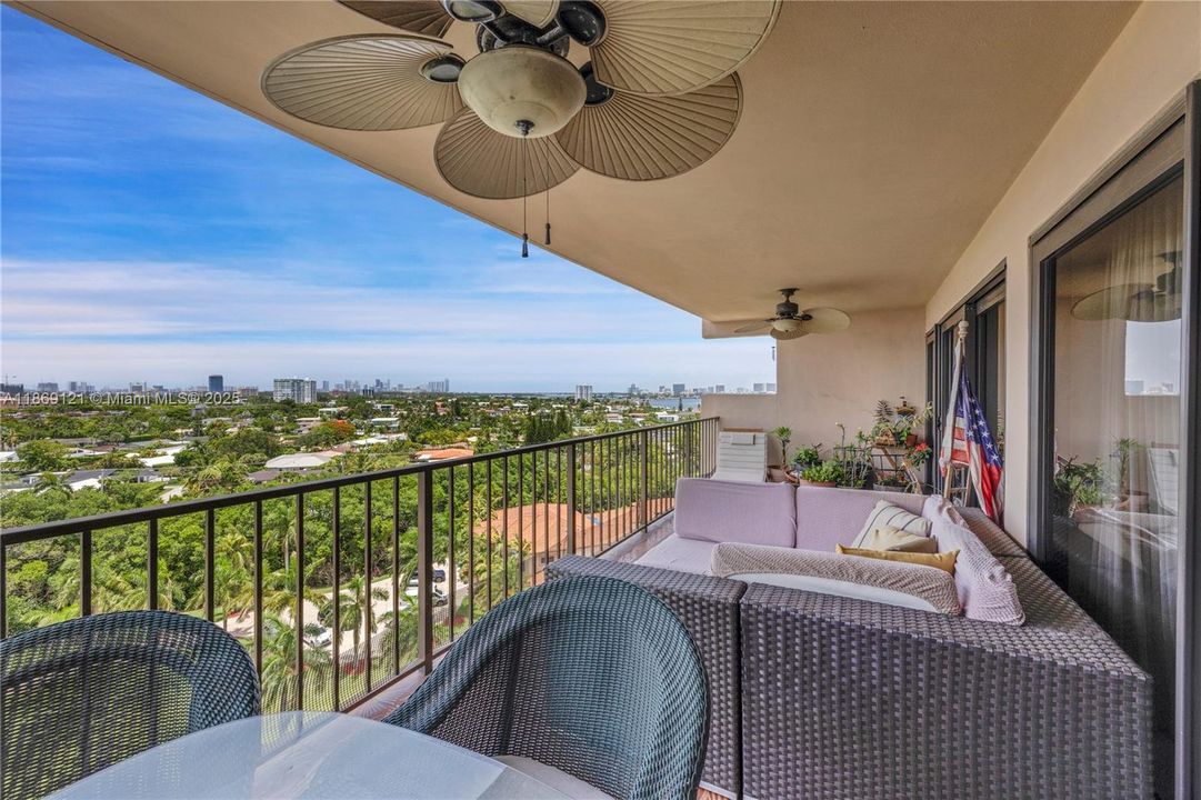 Active With Contract: $3,850 (3 beds, 3 baths, 2320 Square Feet)