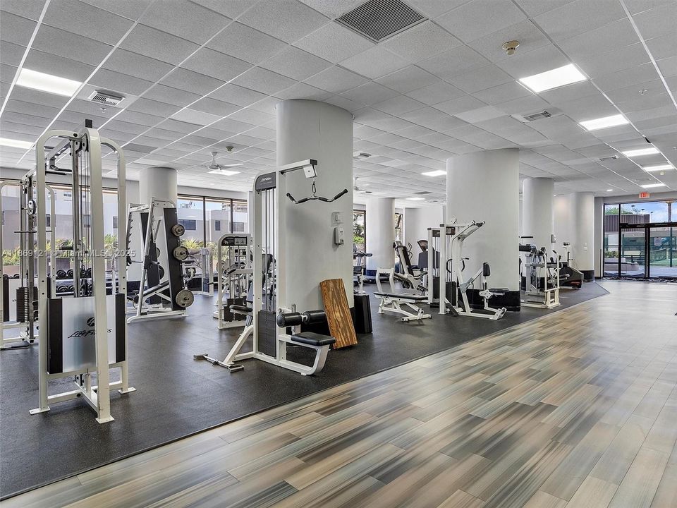 Active With Contract: $3,850 (3 beds, 3 baths, 2320 Square Feet)