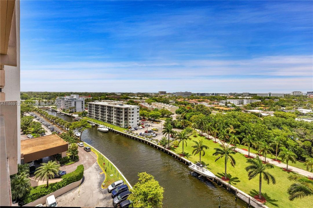 Active With Contract: $3,850 (3 beds, 3 baths, 2320 Square Feet)