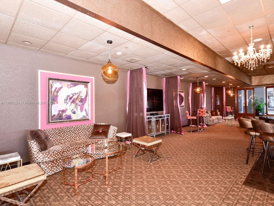 Active With Contract: $3,850 (3 beds, 3 baths, 2320 Square Feet)