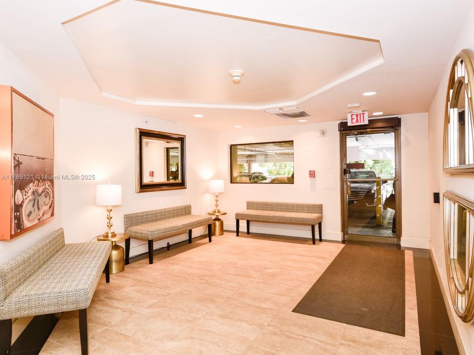 Active With Contract: $3,850 (3 beds, 3 baths, 2320 Square Feet)