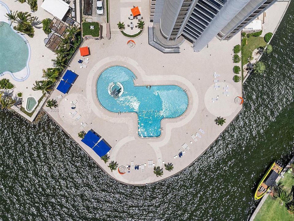 Active With Contract: $3,850 (3 beds, 3 baths, 2320 Square Feet)