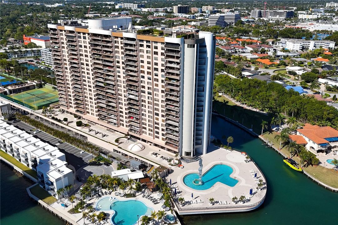 Active With Contract: $3,850 (3 beds, 3 baths, 2320 Square Feet)