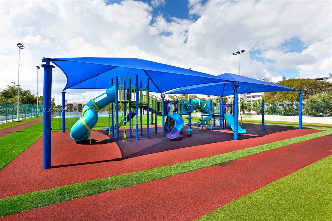 Active With Contract: $3,850 (3 beds, 3 baths, 2320 Square Feet)