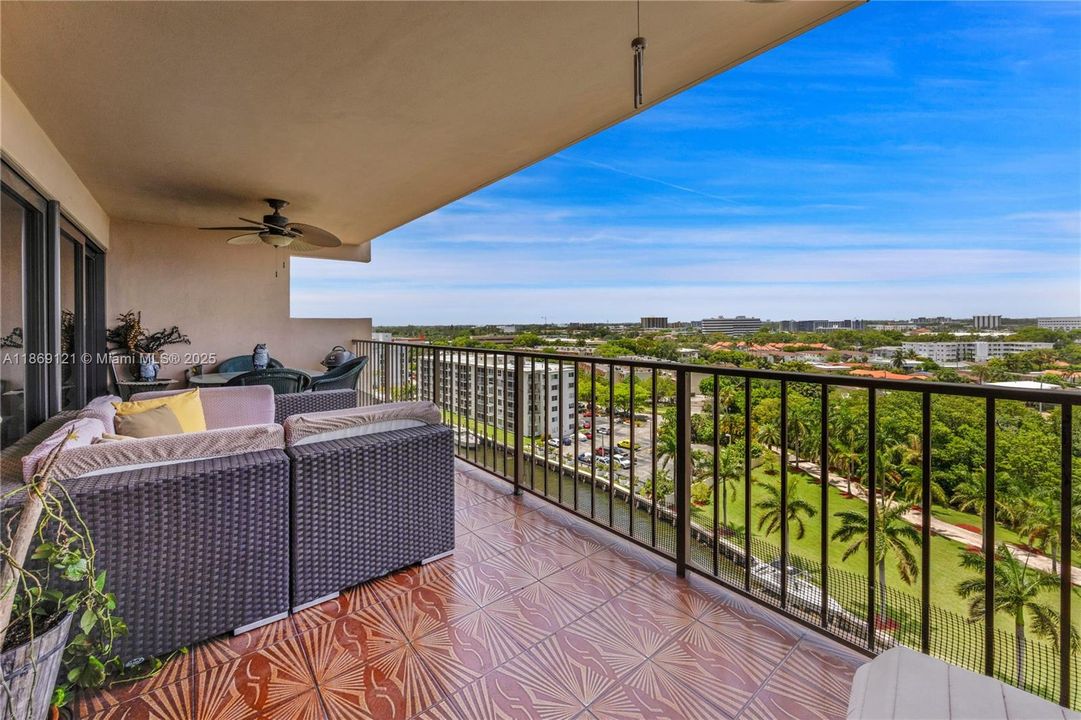 Active With Contract: $3,850 (3 beds, 3 baths, 2320 Square Feet)