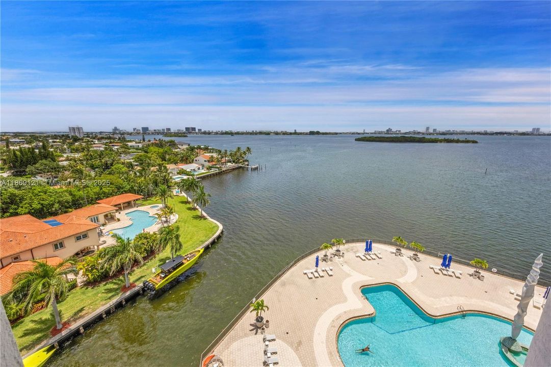 Active With Contract: $3,850 (3 beds, 3 baths, 2320 Square Feet)