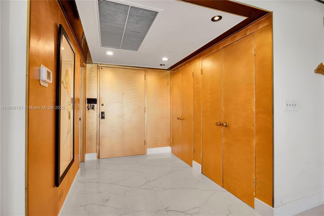 Active With Contract: $3,850 (3 beds, 3 baths, 2320 Square Feet)