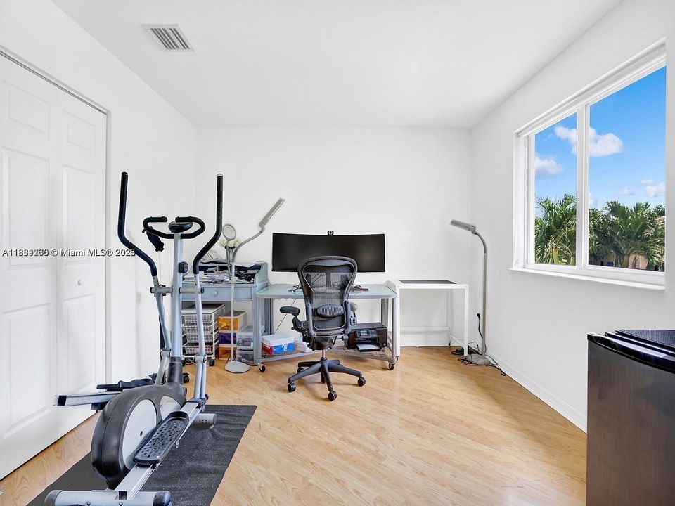 合同活跃: $5,500 (4 贝兹, 4 浴室, 2923 平方英尺)