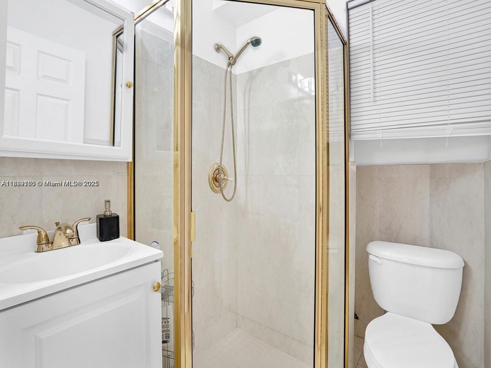 合同活跃: $5,500 (4 贝兹, 4 浴室, 2923 平方英尺)