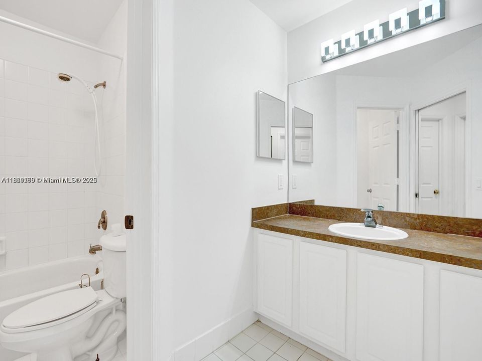 合同活跃: $5,500 (4 贝兹, 4 浴室, 2923 平方英尺)