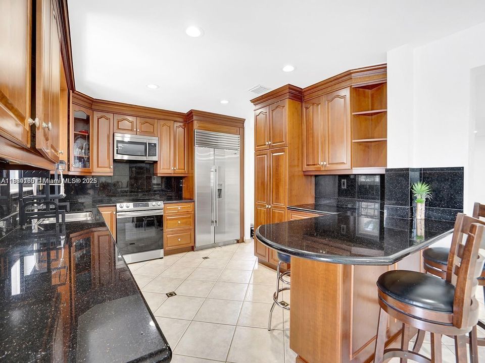 合同活跃: $5,500 (4 贝兹, 4 浴室, 2923 平方英尺)