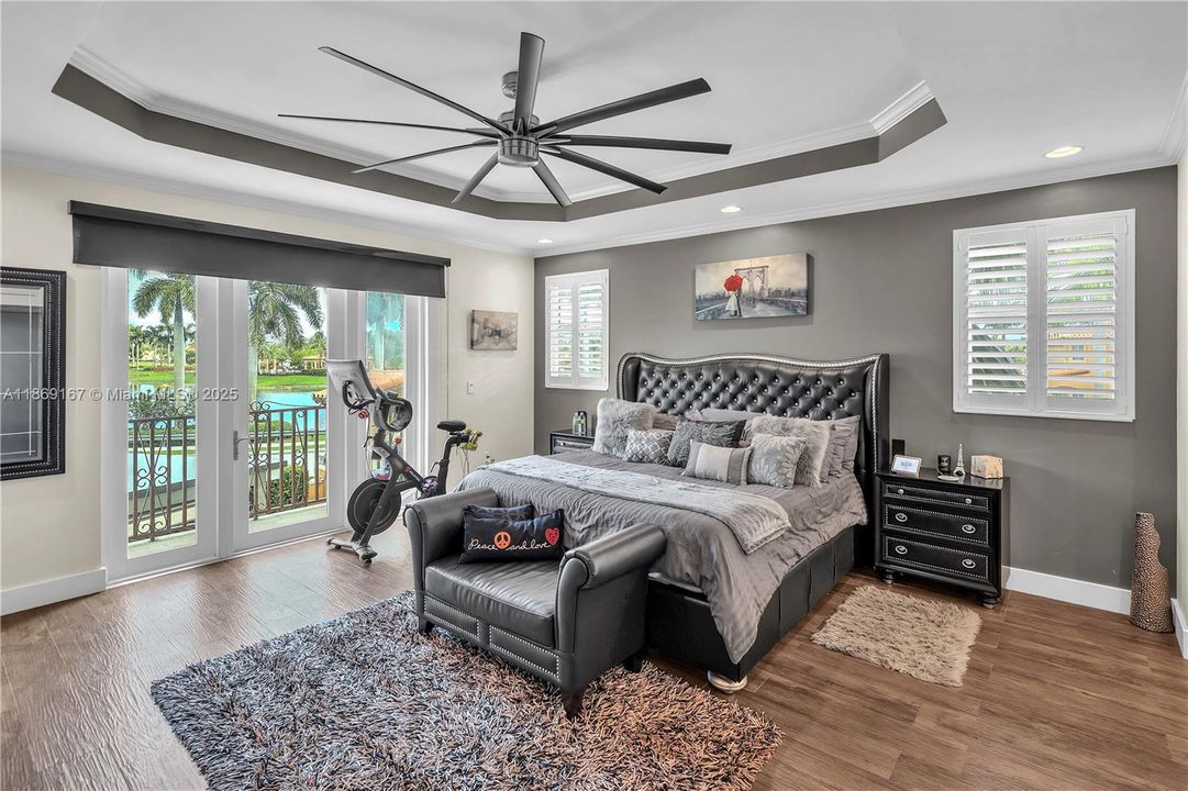 合同活跃: $1,200,000 (4 贝兹, 4 浴室, 3403 平方英尺)