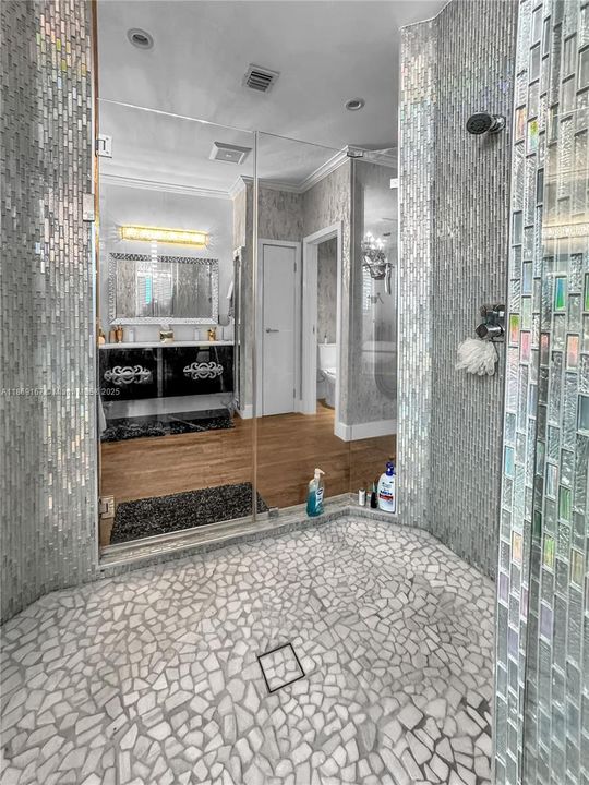 合同活跃: $1,200,000 (4 贝兹, 4 浴室, 3403 平方英尺)