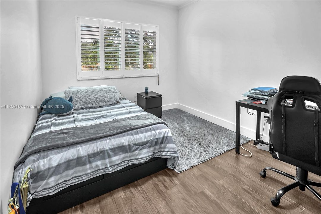 合同活跃: $1,200,000 (4 贝兹, 4 浴室, 3403 平方英尺)