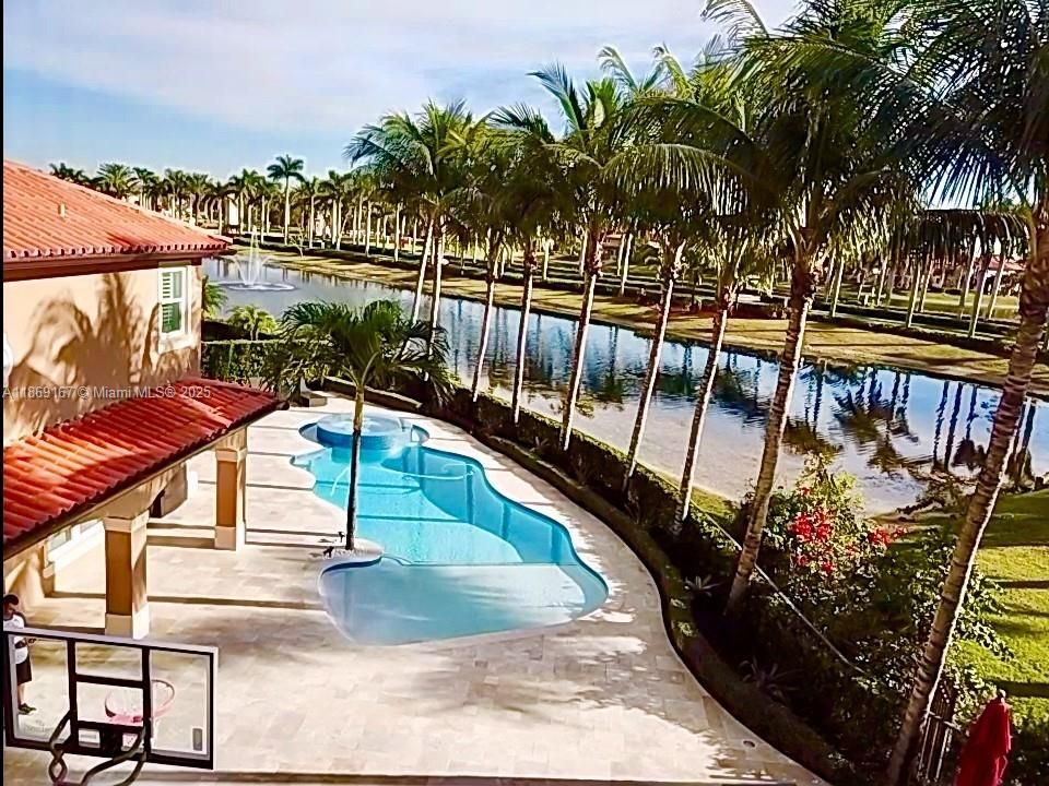 合同活跃: $1,200,000 (4 贝兹, 4 浴室, 3403 平方英尺)