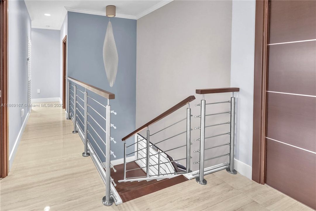 合同活跃: $1,200,000 (4 贝兹, 4 浴室, 3403 平方英尺)