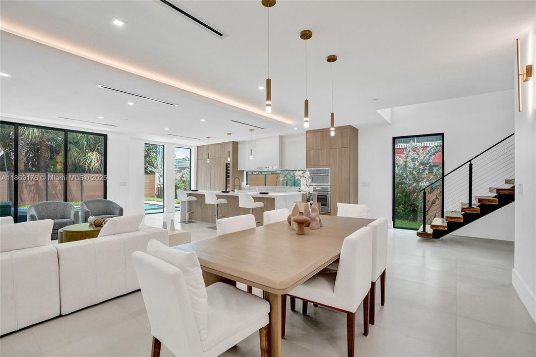 For Sale: $2,900,000 (4 beds, 4 baths, 3041 Square Feet)