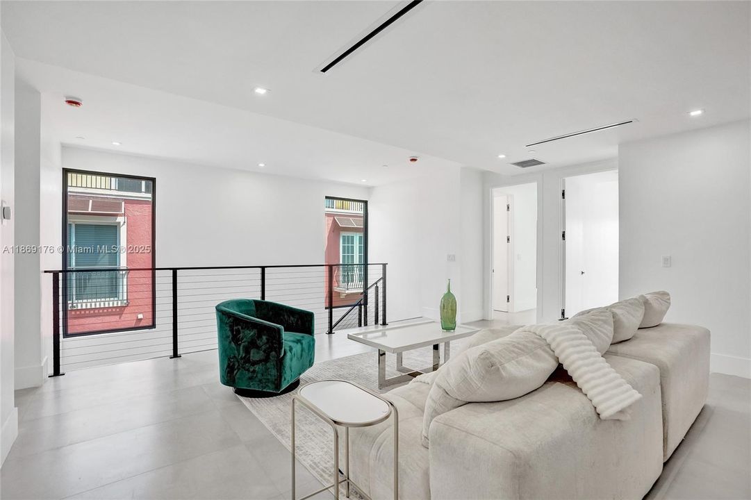 For Sale: $2,900,000 (4 beds, 4 baths, 3041 Square Feet)