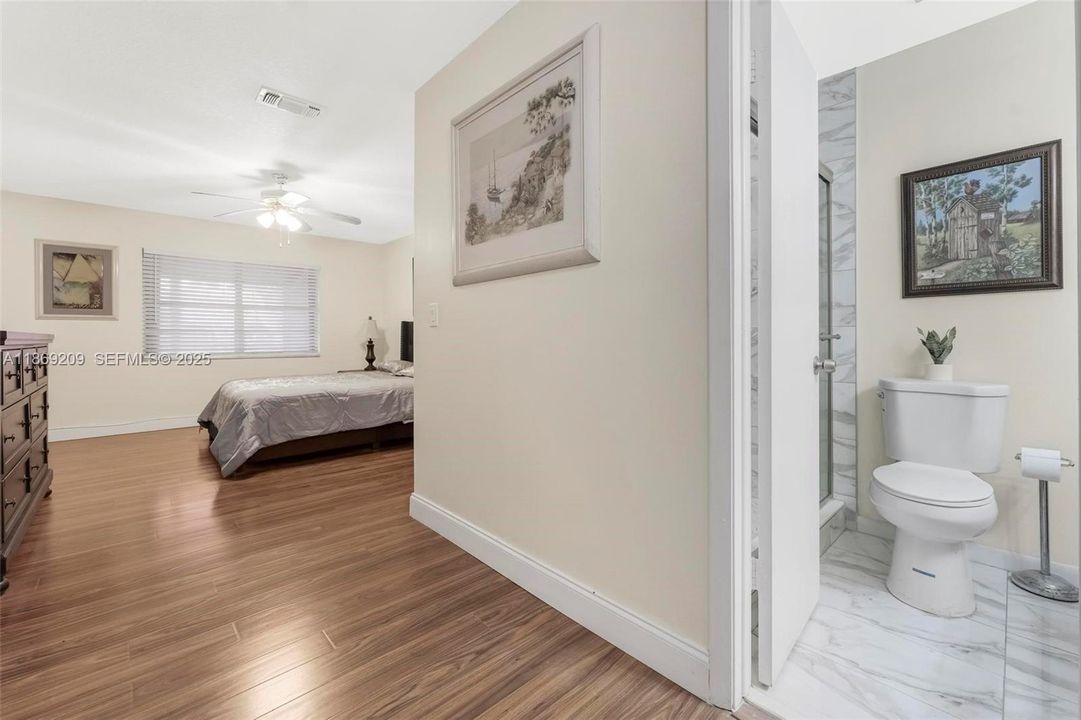 Под контрактом: $255,000 (2 спален, 2 ванн, 960 Квадратных фут)