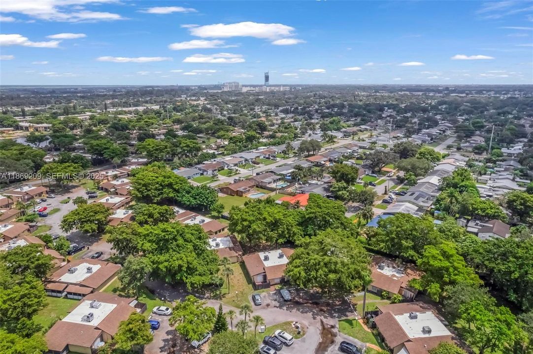 Под контрактом: $255,000 (2 спален, 2 ванн, 960 Квадратных фут)