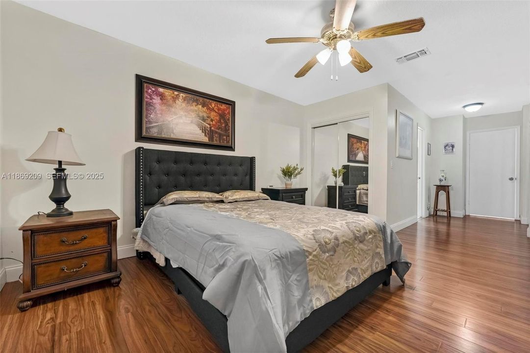 Под контрактом: $255,000 (2 спален, 2 ванн, 960 Квадратных фут)