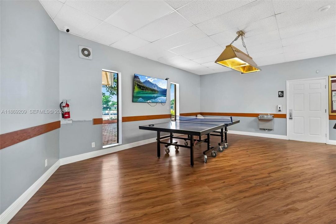 Под контрактом: $255,000 (2 спален, 2 ванн, 960 Квадратных фут)