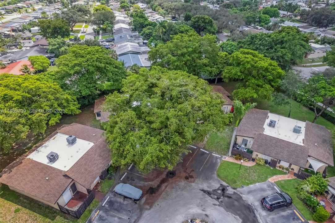 Под контрактом: $255,000 (2 спален, 2 ванн, 960 Квадратных фут)