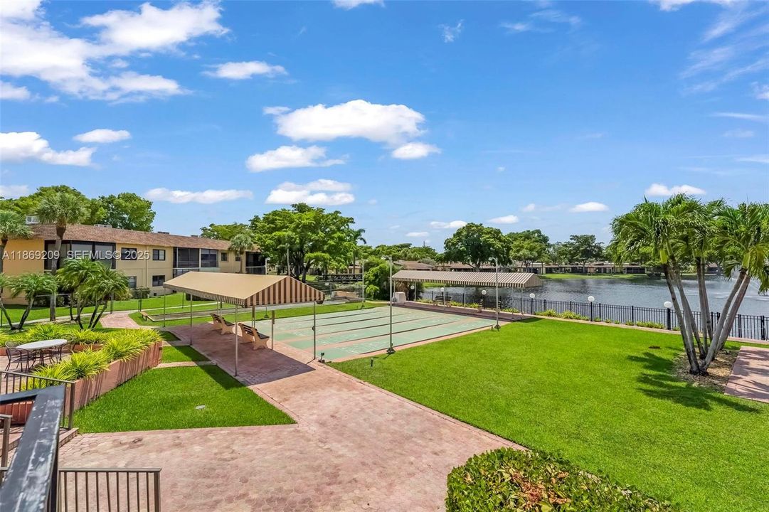 Под контрактом: $255,000 (2 спален, 2 ванн, 960 Квадратных фут)