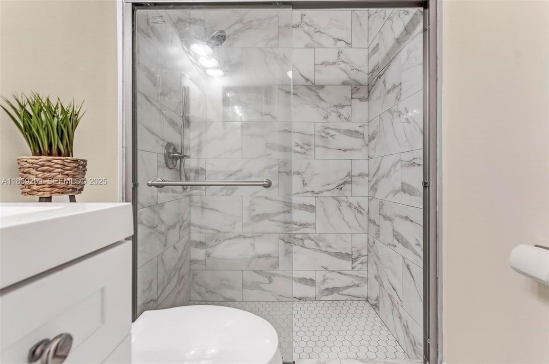 Под контрактом: $255,000 (2 спален, 2 ванн, 960 Квадратных фут)