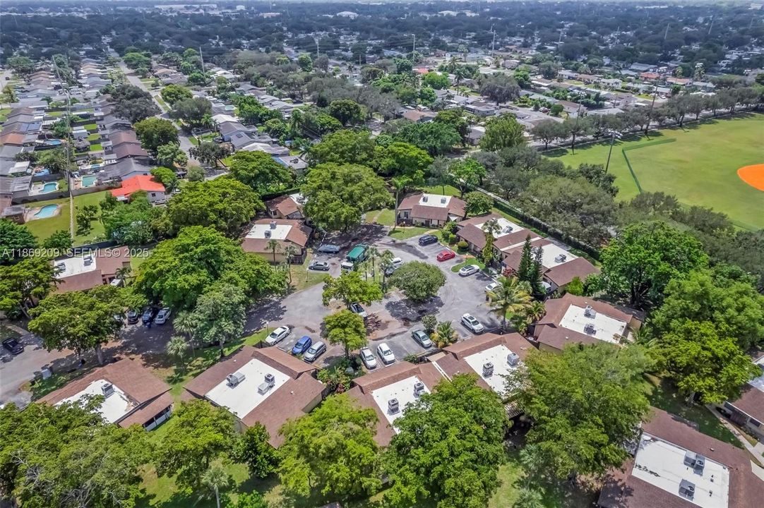 Под контрактом: $255,000 (2 спален, 2 ванн, 960 Квадратных фут)