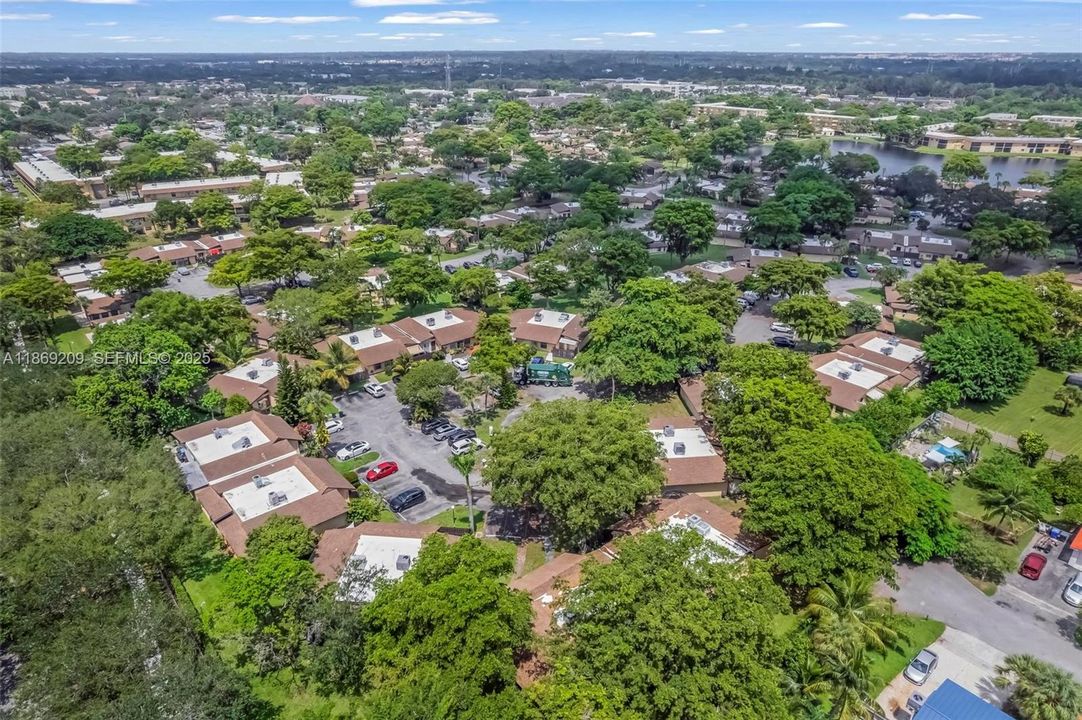 Под контрактом: $255,000 (2 спален, 2 ванн, 960 Квадратных фут)