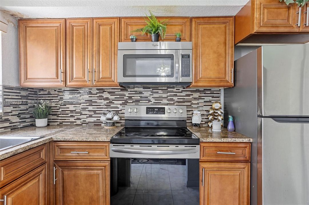 待售: $187,000 (2 贝兹, 1 浴室, 930 平方英尺)