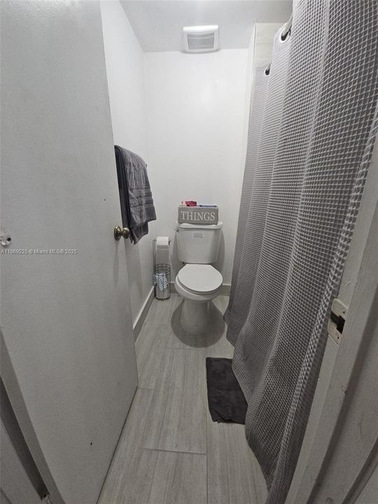 合同活跃: $284,500 (2 贝兹, 2 浴室, 1256 平方英尺)