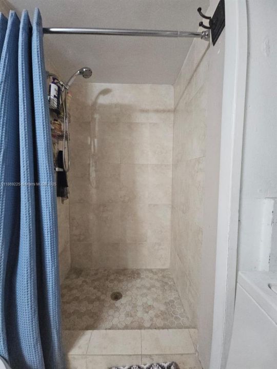 合同活跃: $284,500 (2 贝兹, 2 浴室, 1256 平方英尺)