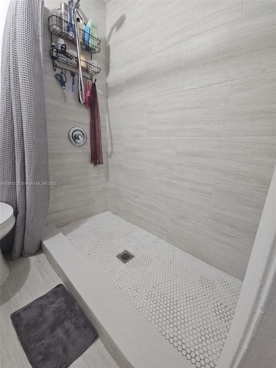 合同活跃: $284,500 (2 贝兹, 2 浴室, 1256 平方英尺)